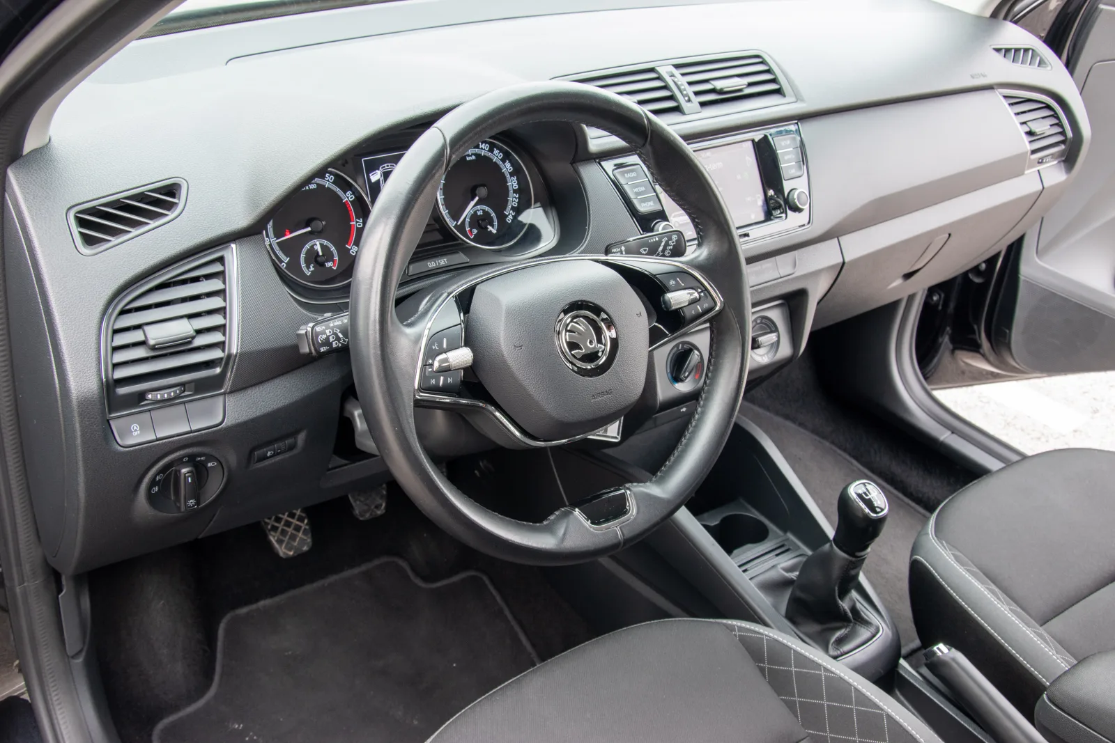 ŠKODA FABIA 1.0 TSI 2022 fotografija 6