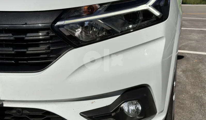 
								Dacia Logan 1.0 TCe 2022 6MT full									