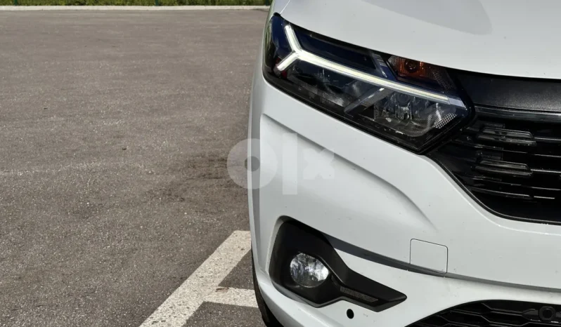 
								Dacia Logan 1.0 TCe 2022 6MT full									