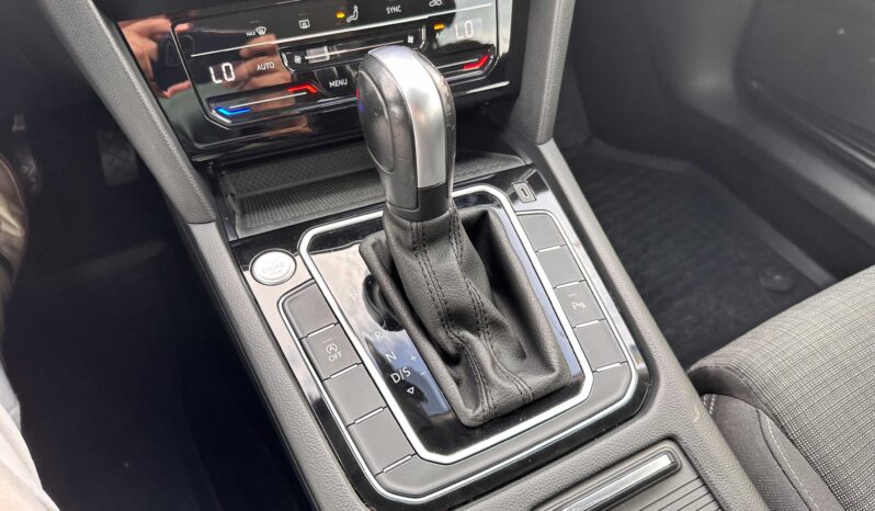 
								Volkswagen Passat 2021 2.0 TDI / virtual full									