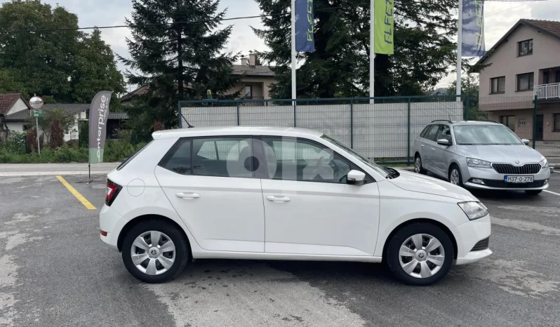 
								Škoda Fabia 1.0 2021 full									
